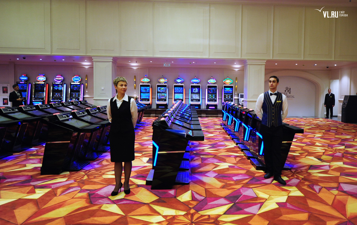 отсутствие клиентов и пустые залы казино