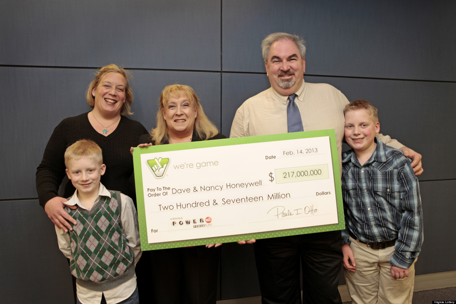 победители лотереи Powerball, семья Ханиуэл выиграла 217 млн. долларов