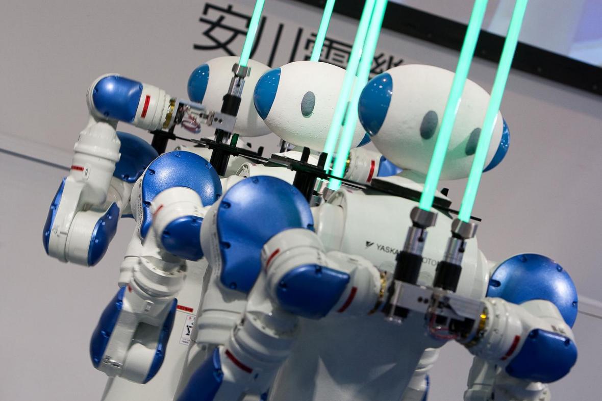 робот-крупье для игры блэкджек